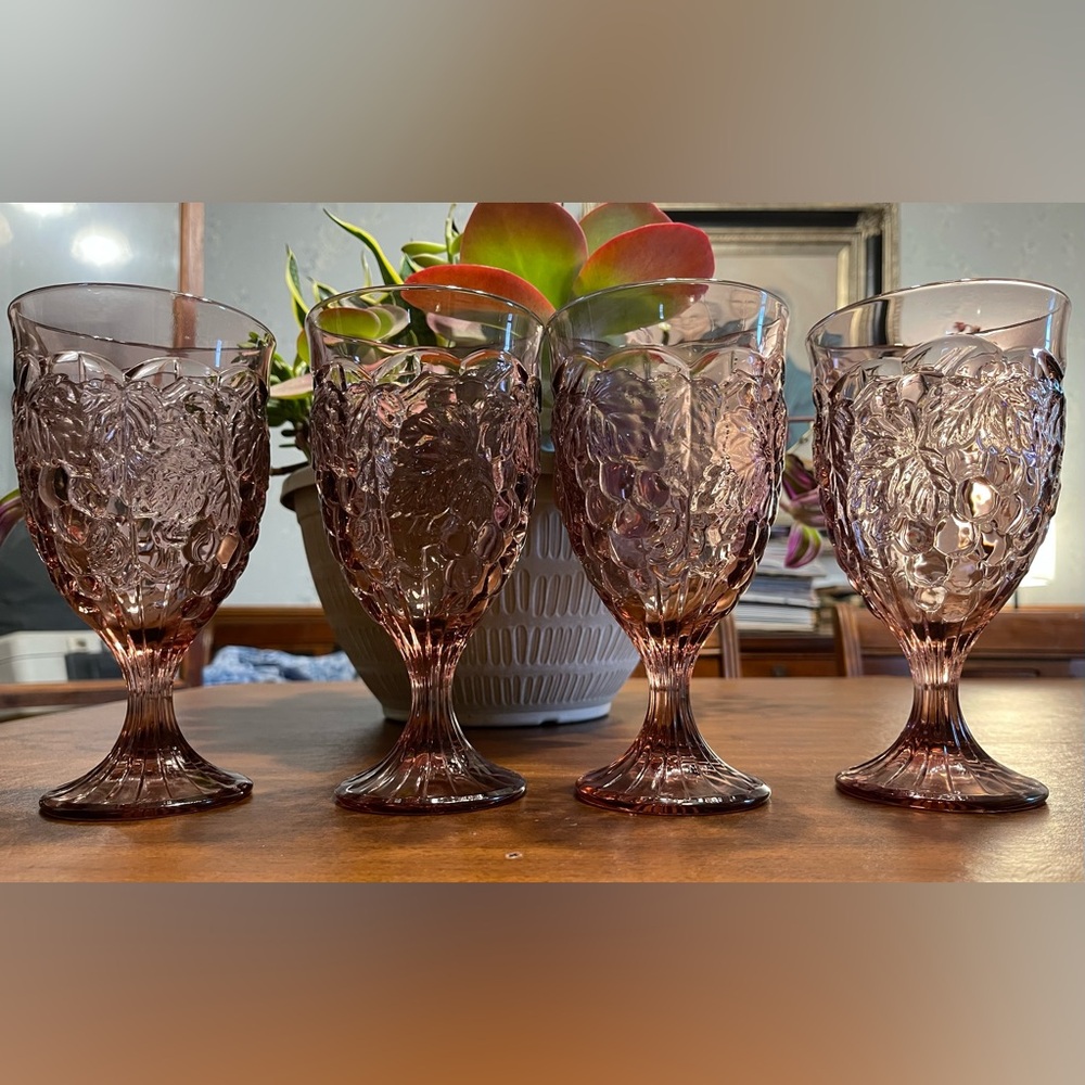 Set of 4 Noritake Arbor Cranberry glass goblet